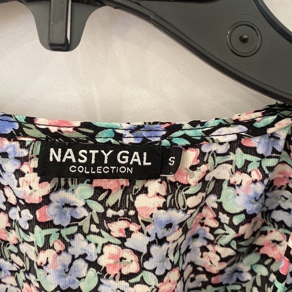 Nasty Gal puff sleeve crop top floral size US small  Vneck - Picture 3 of 6